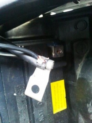 10 Collegato negativo batteria.jpg